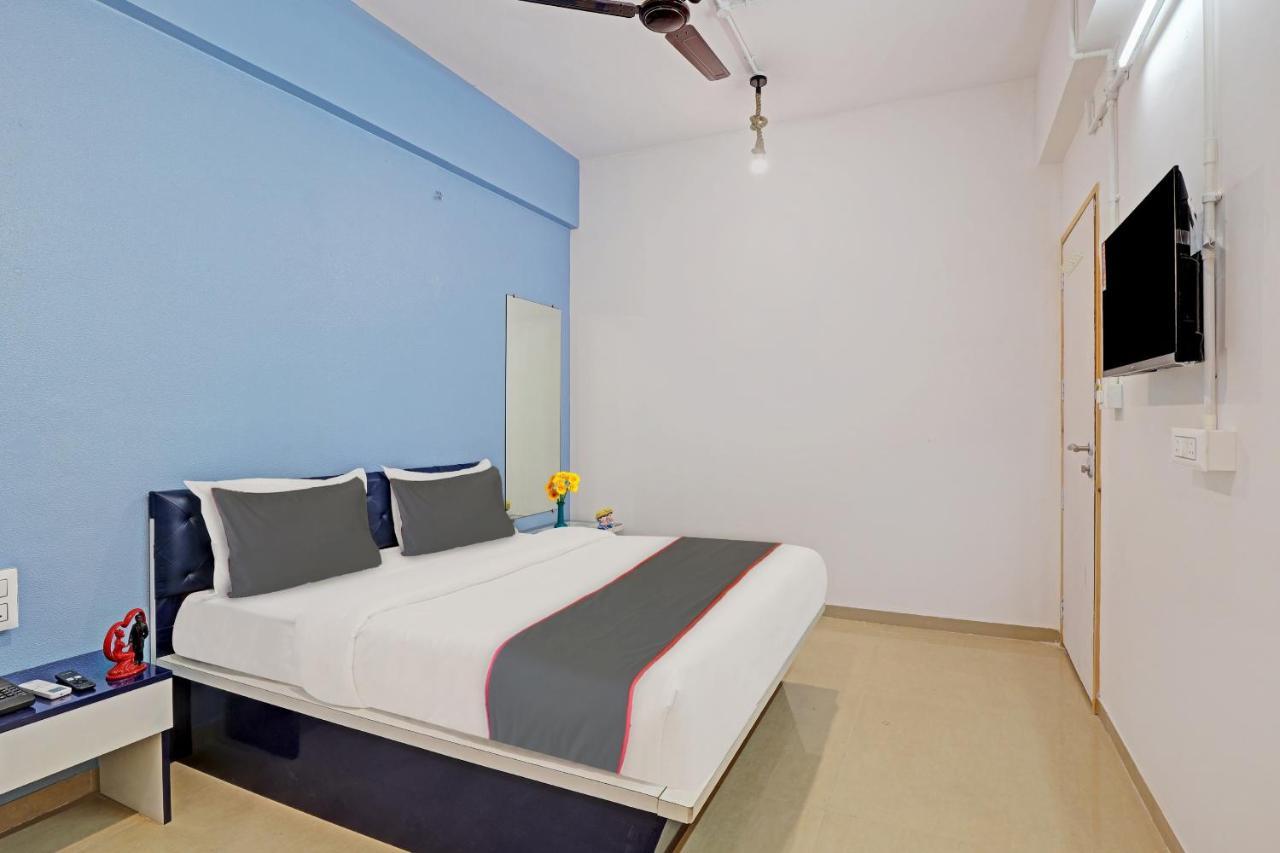 Hotel Solitaire, Best Luxurious Hotel Ac Rooms In Surat Exteriör bild