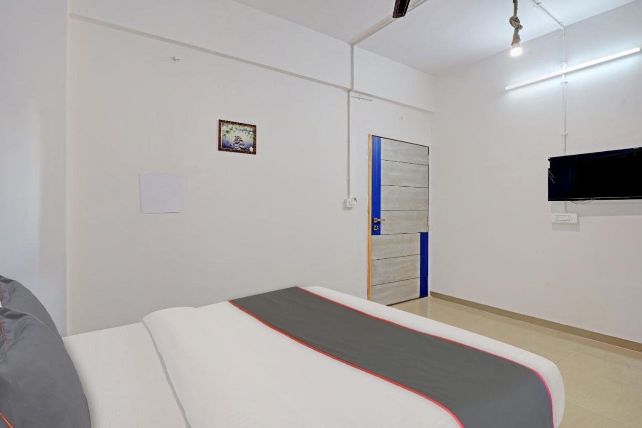 Hotel Solitaire, Best Luxurious Hotel Ac Rooms In Surat Exteriör bild