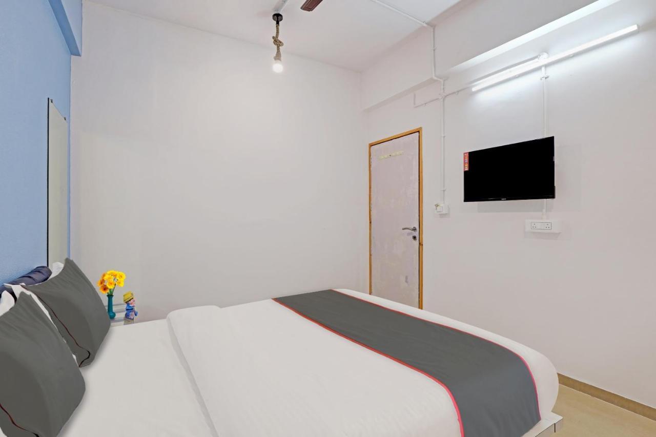 Hotel Solitaire, Best Luxurious Hotel Ac Rooms In Surat Exteriör bild
