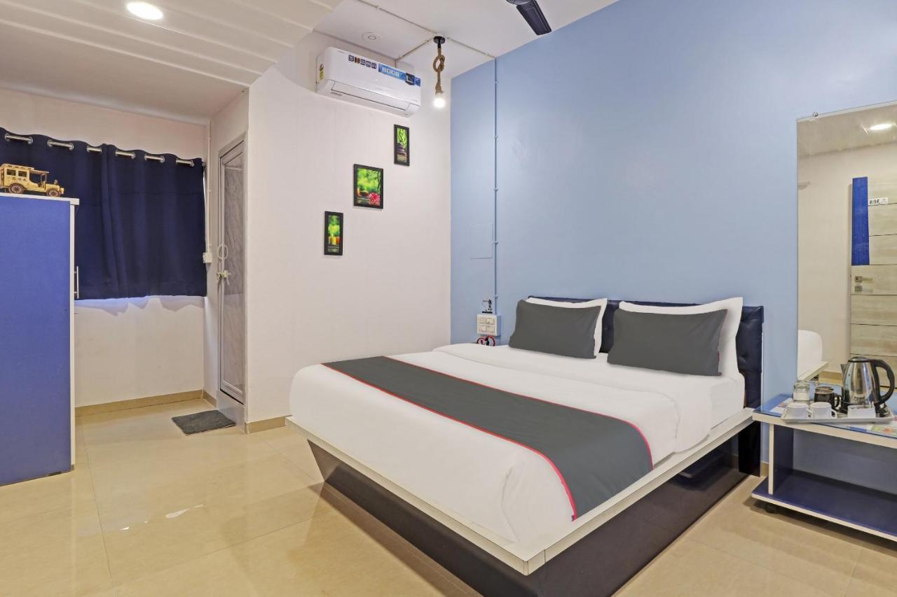 Hotel Solitaire, Best Luxurious Hotel Ac Rooms In Surat Exteriör bild