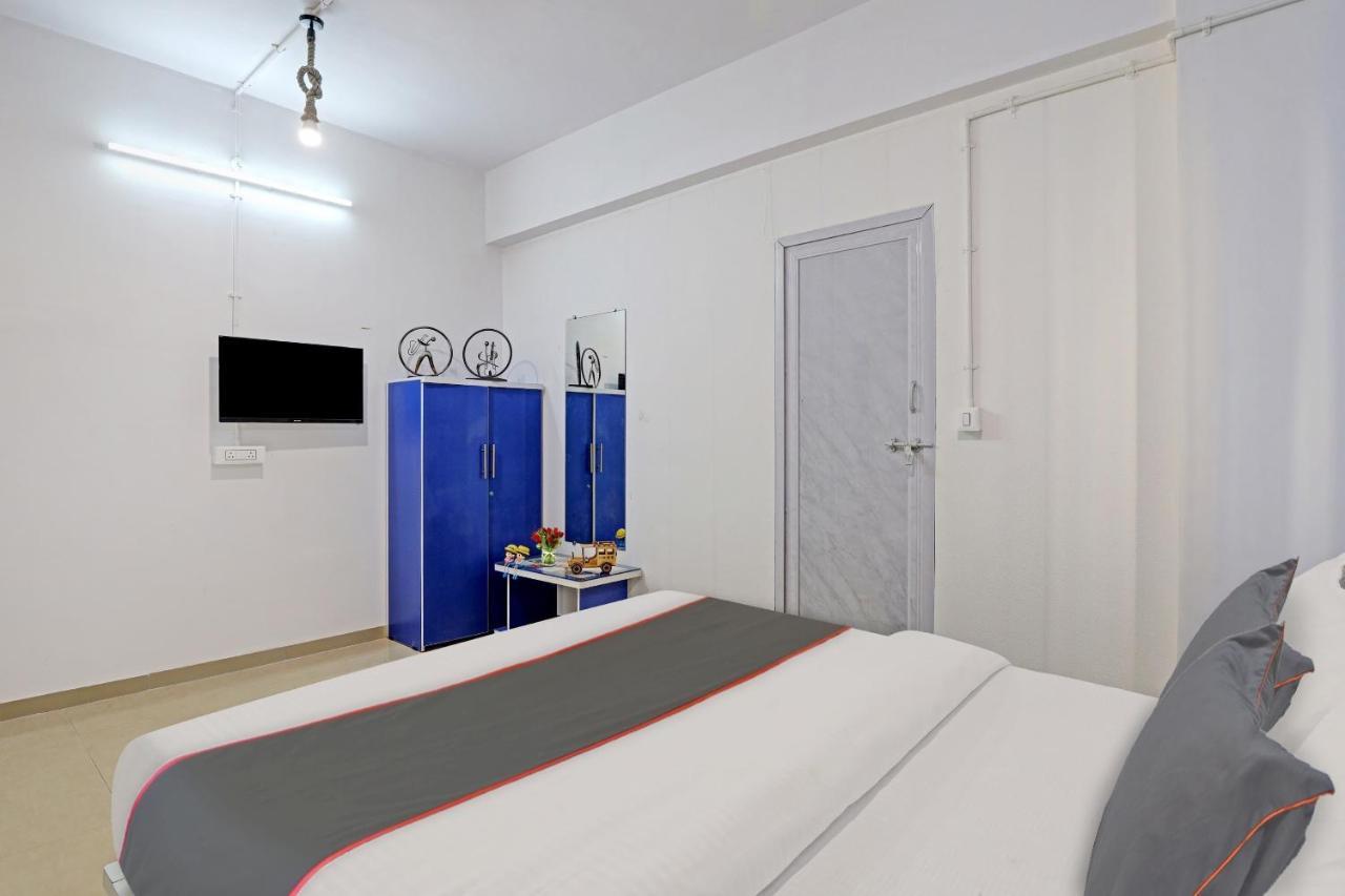 Hotel Solitaire, Best Luxurious Hotel Ac Rooms In Surat Exteriör bild